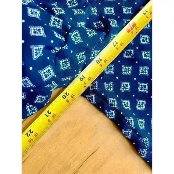 Roz & Ali Flutter Sleeve Blouse size Small - Picture 4 of 6